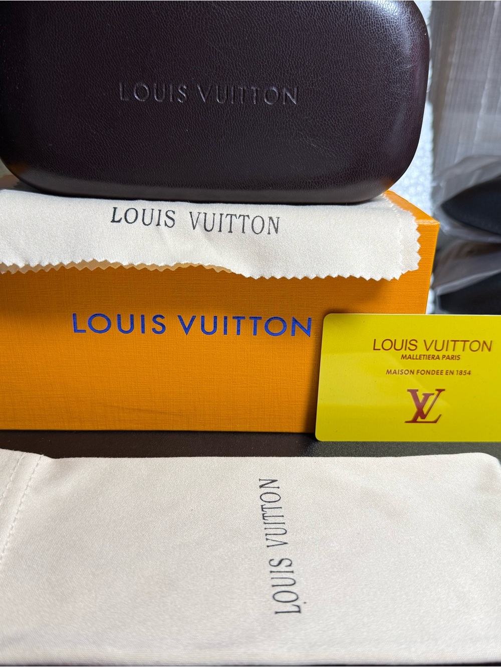 Louis Vuitton Brown Logo-Accent Sunglasses Arm - Picture 2 of 3